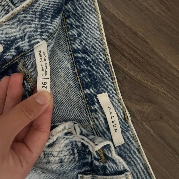 Light wash PacSun jean shorts size 26 - Picture 3 of 3